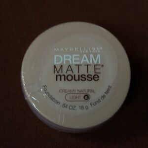 Maybelline Dream Matte Mousse Creamy Natural Light 5 Foundation 0.64 oz/18 g New